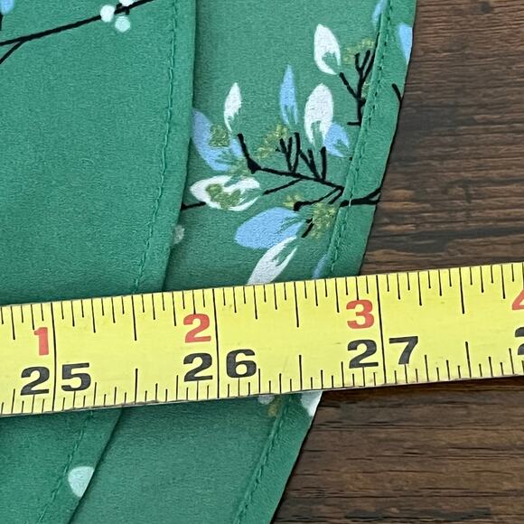 Loft Green Floral Cap Sleeve V Neck Top Size Small - Picture 7 of 7